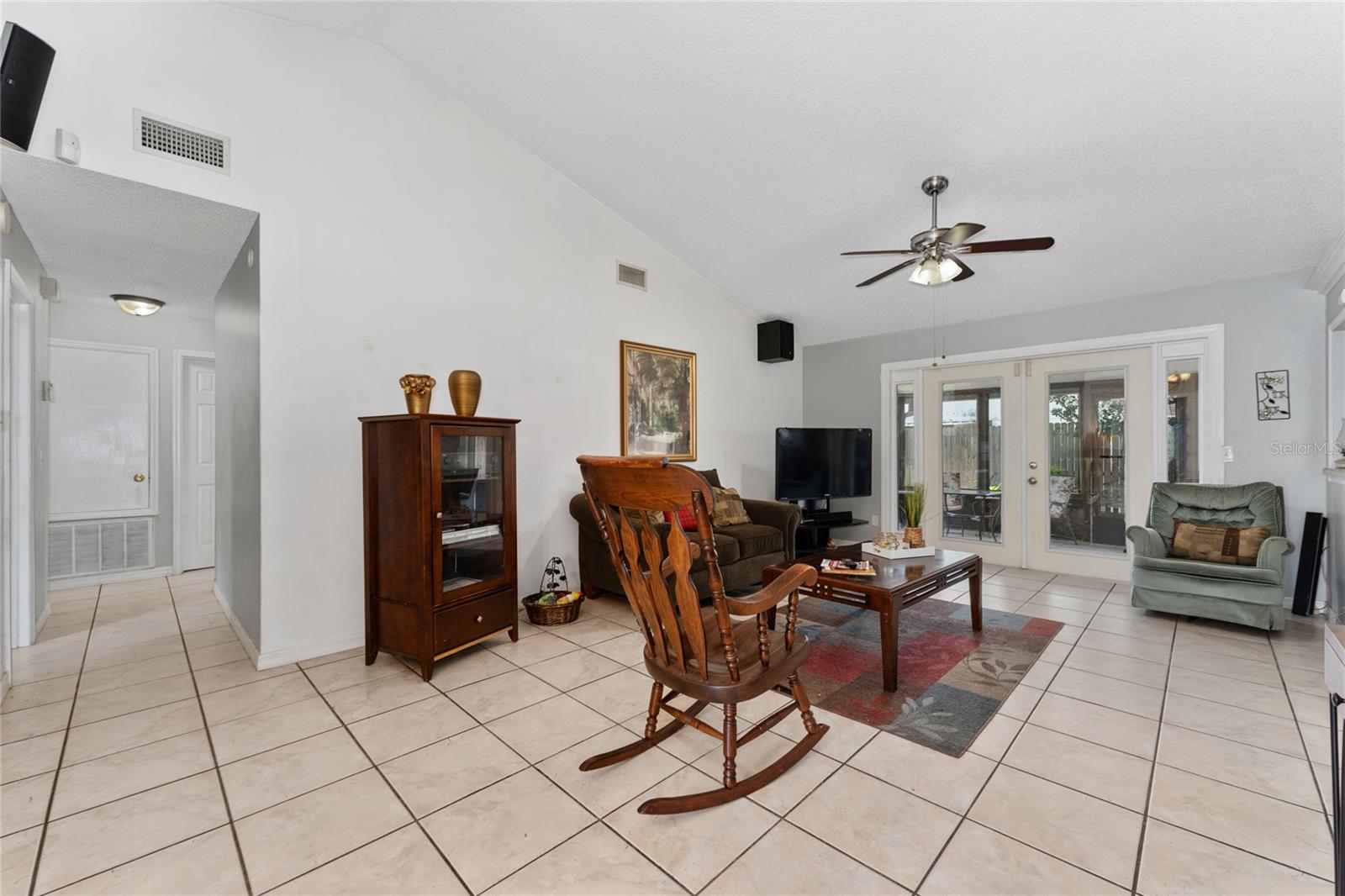 Listing photo id 25 for 325 Sir Lawrence Drive