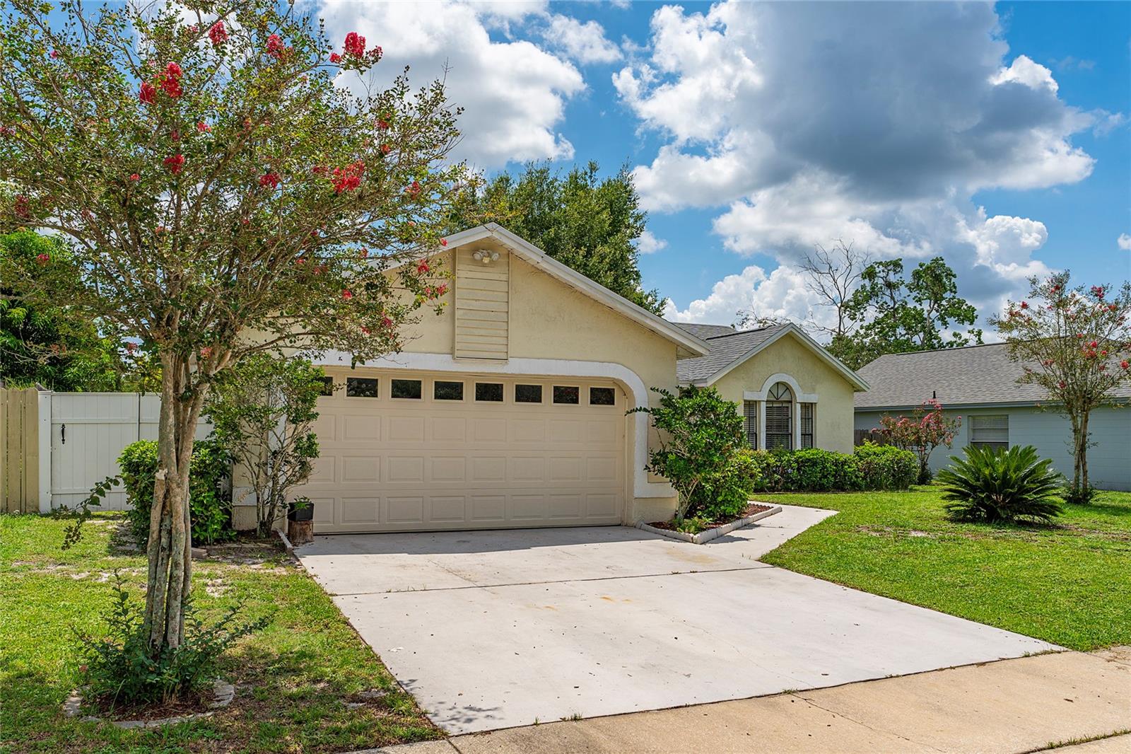 Listing photo id 27 for 325 Sir Lawrence Drive