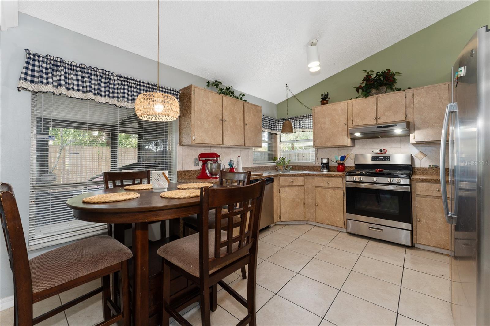 Listing photo id 28 for 325 Sir Lawrence Drive