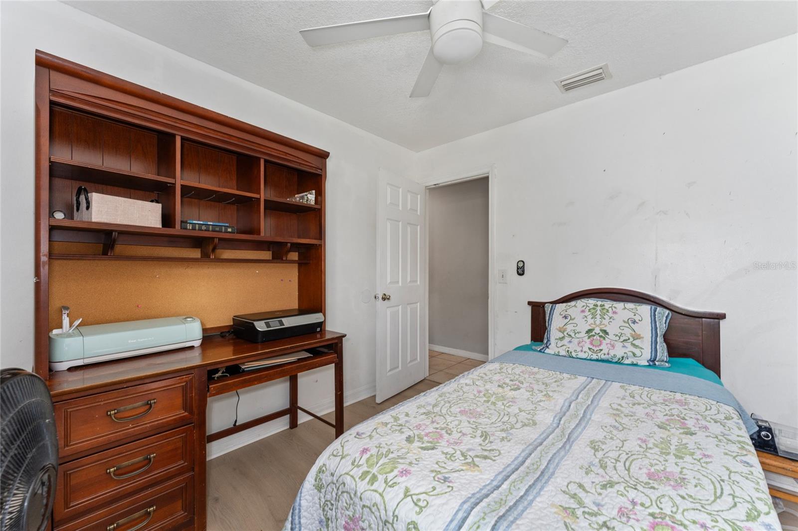 Listing photo id 4 for 325 Sir Lawrence Drive