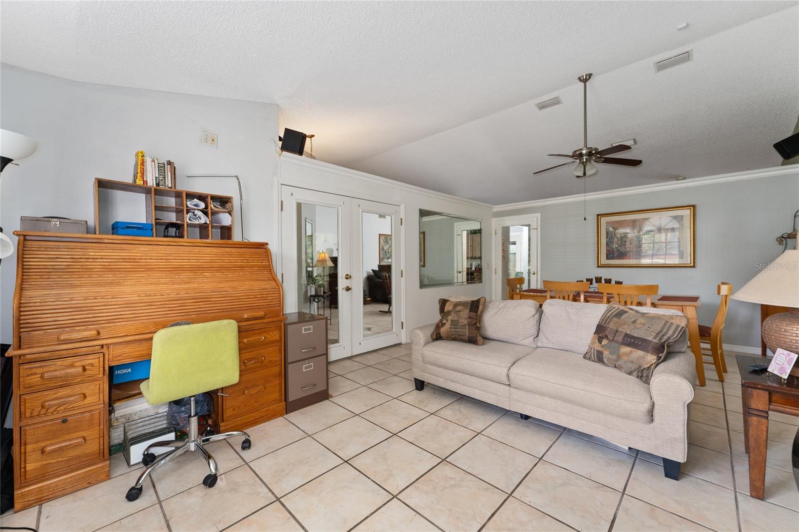 Listing photo id 6 for 325 Sir Lawrence Drive