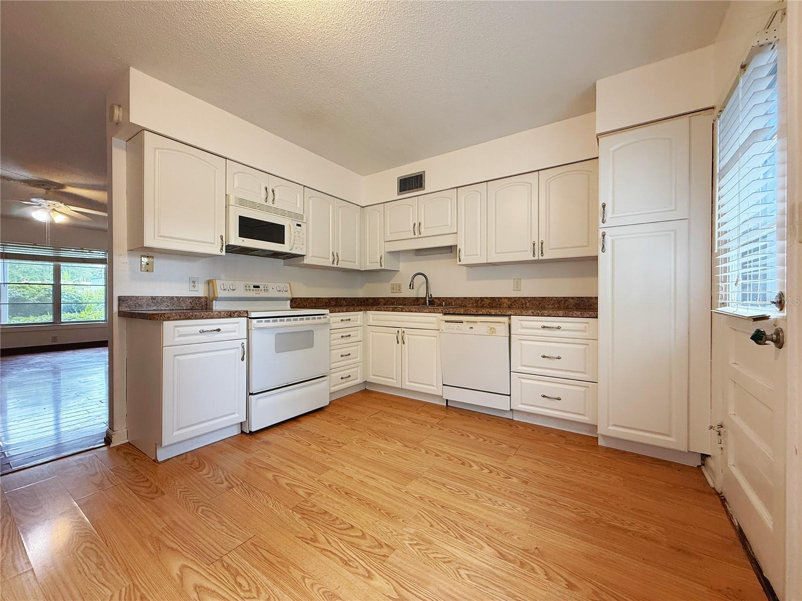 Image 3 of 11 For 825 Primrose Drive 106