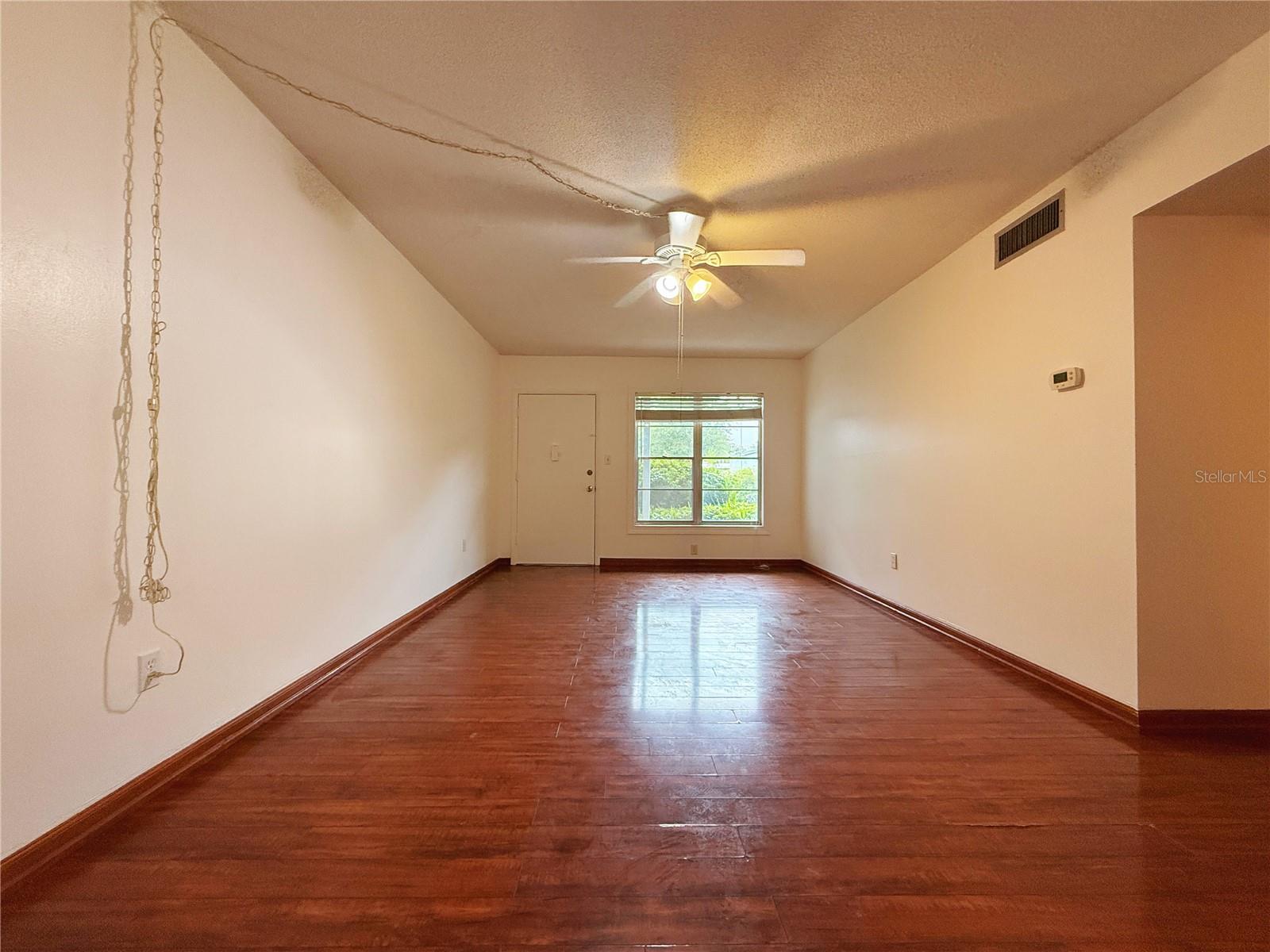 Image 8 of 11 For 825 Primrose Drive 106