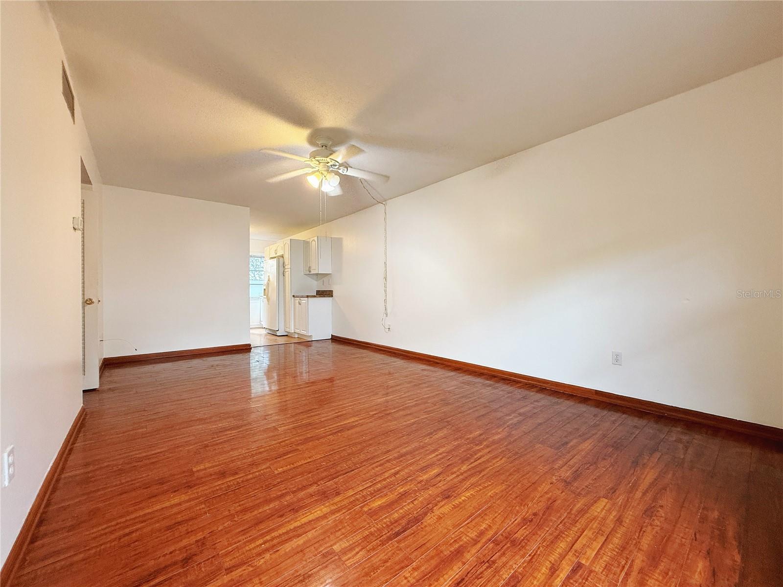 Image 9 of 11 For 825 Primrose Drive 106