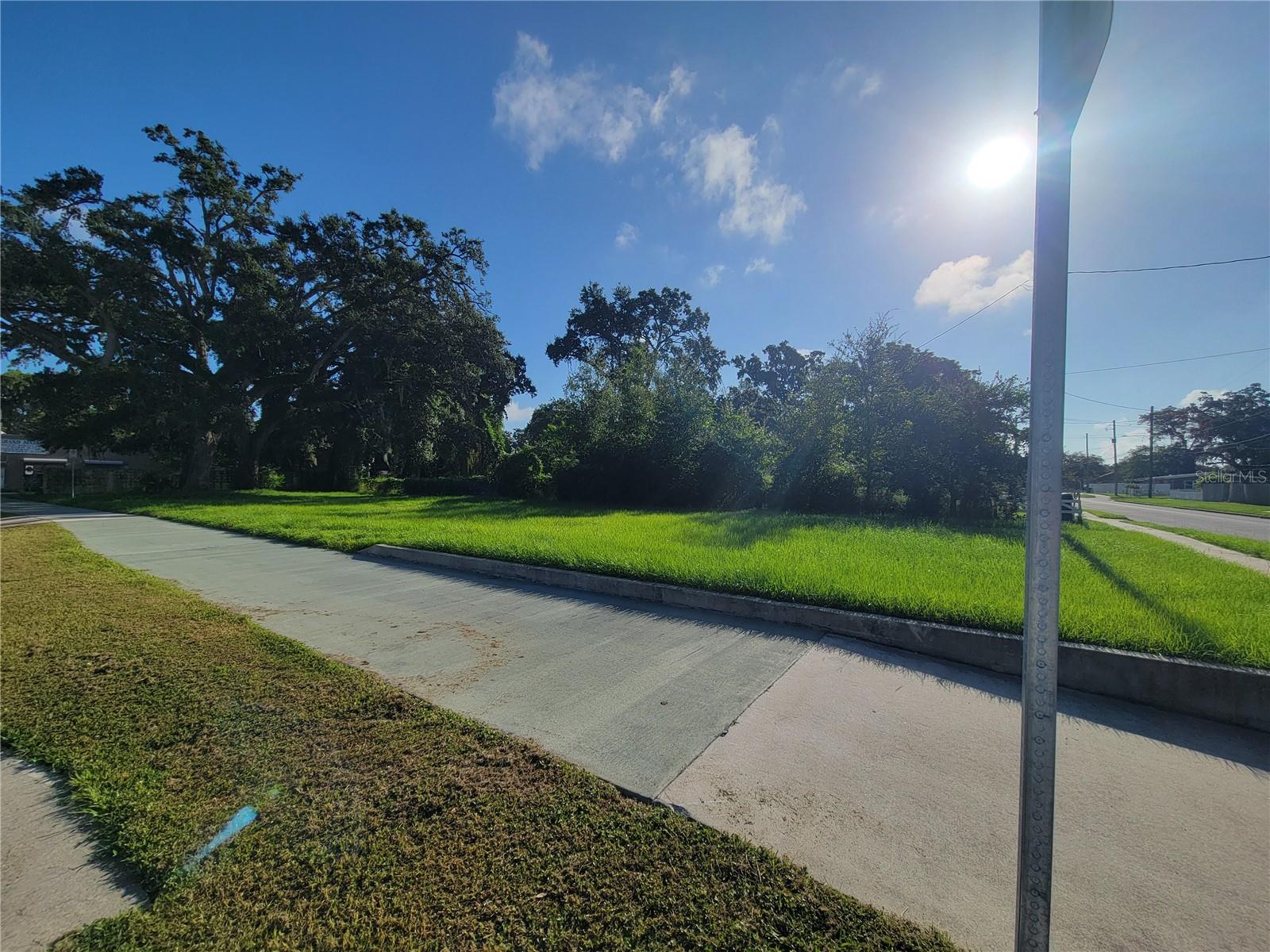 Image 2 of 7 For 947 Indiana Street