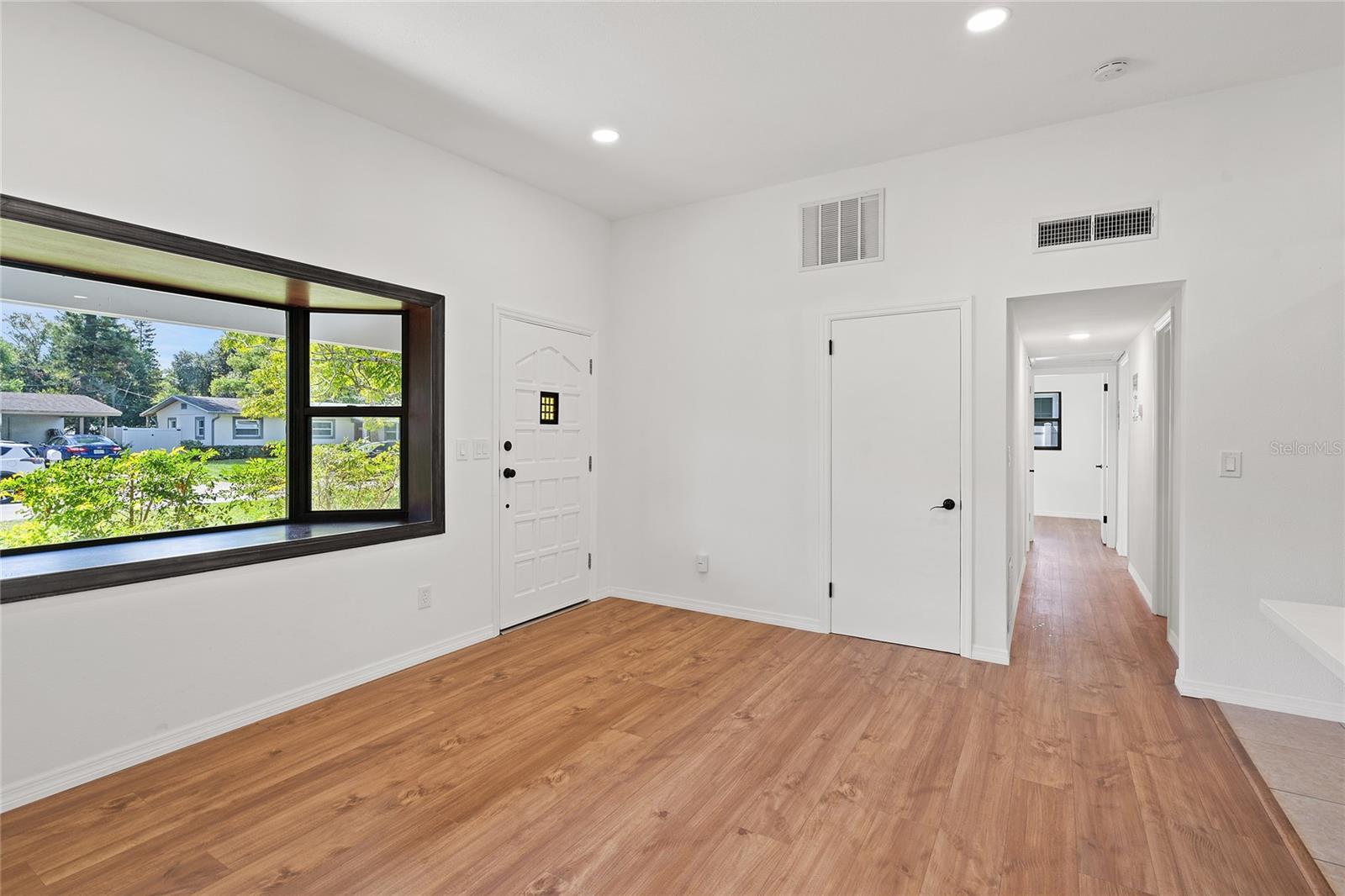 Image 3 of 16 For 633 Balfour Drive