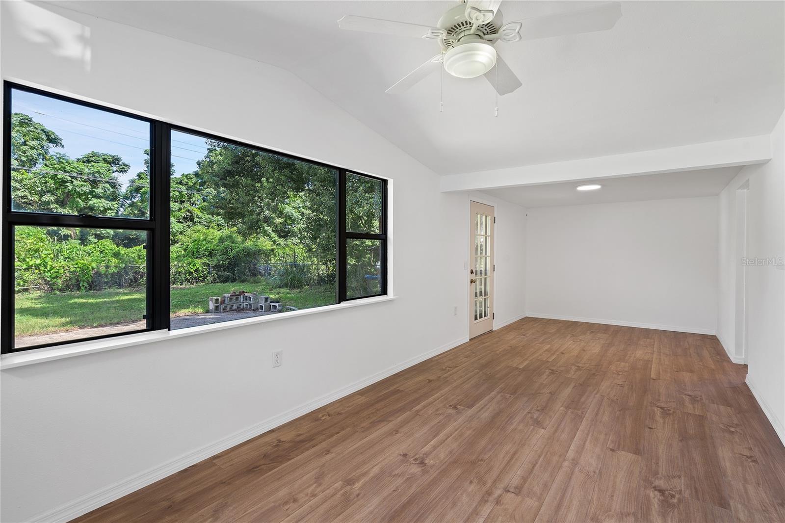 Image 4 of 16 For 633 Balfour Drive