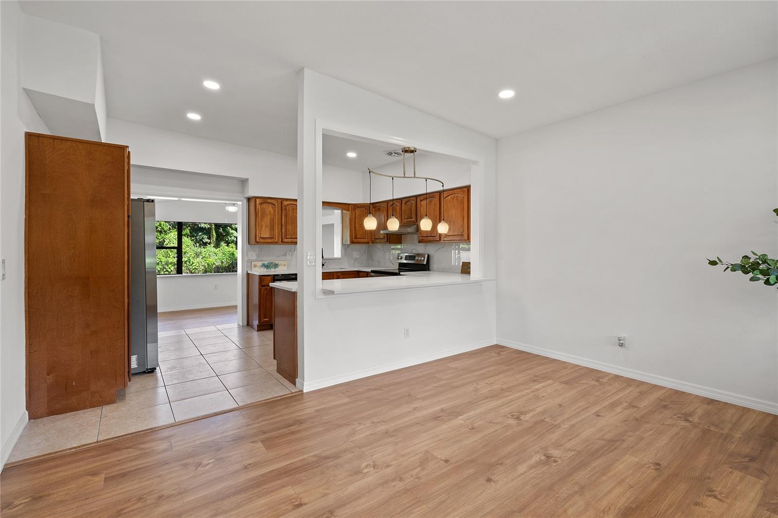 Image 5 of 16 For 633 Balfour Drive