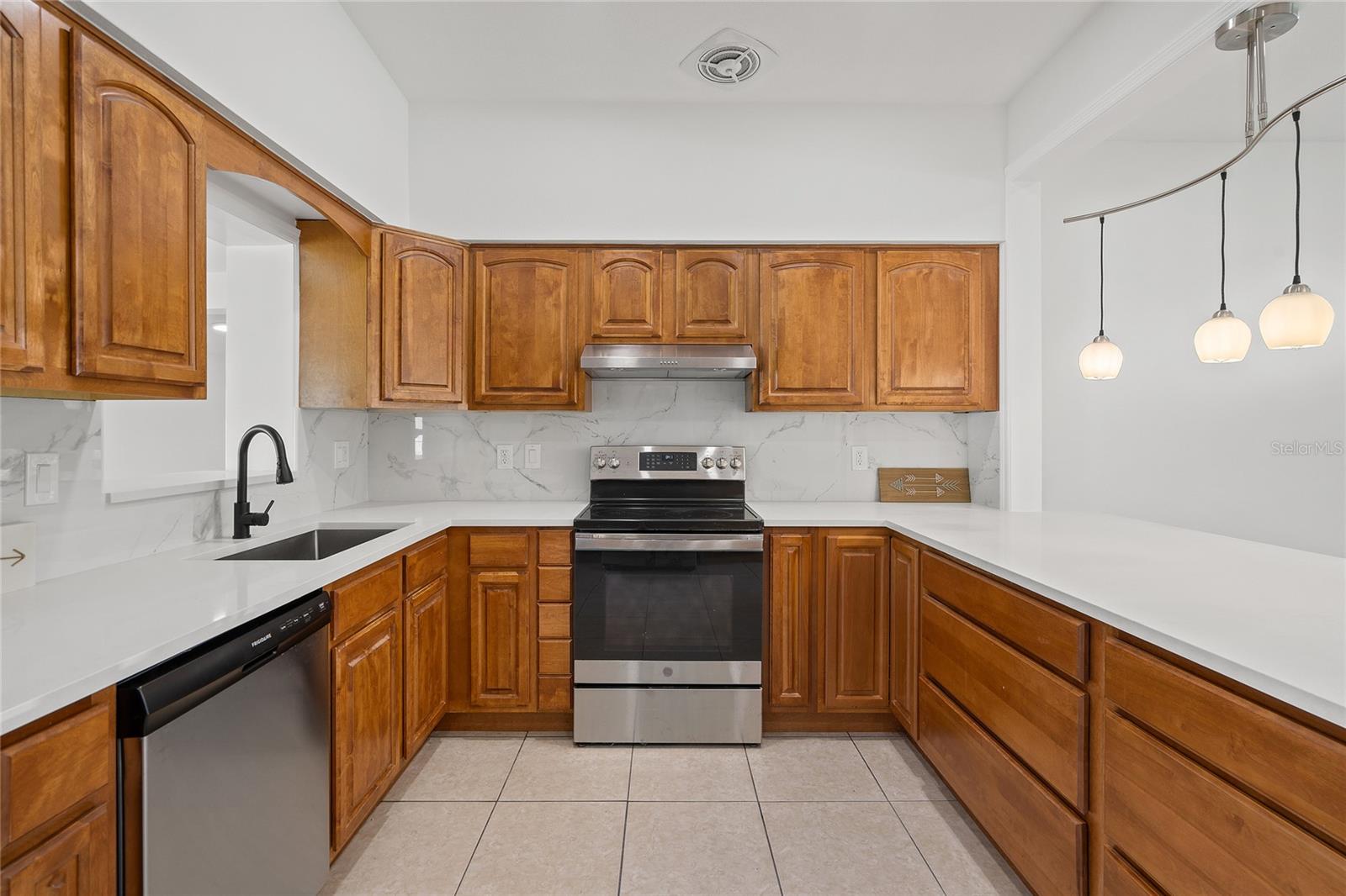 Image 6 of 16 For 633 Balfour Drive