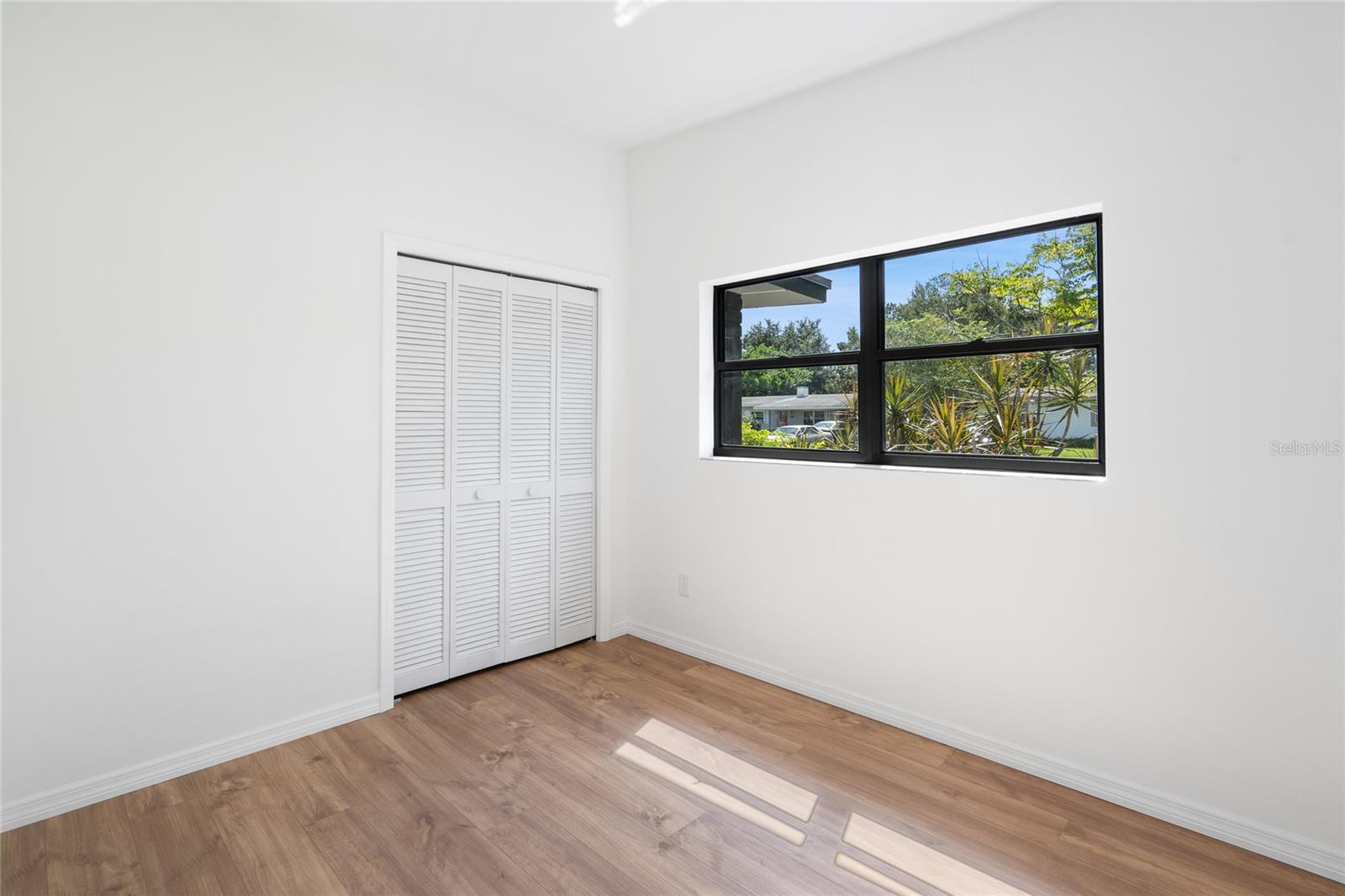 Image 8 of 16 For 633 Balfour Drive