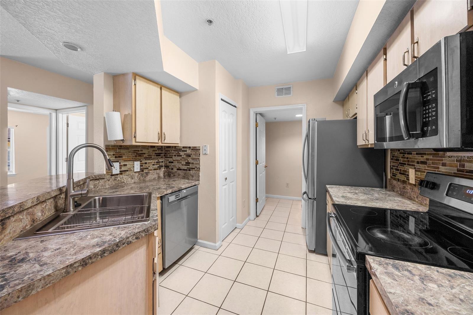 Image 12 of 34 For 12512 Crest Springs Lane 1113