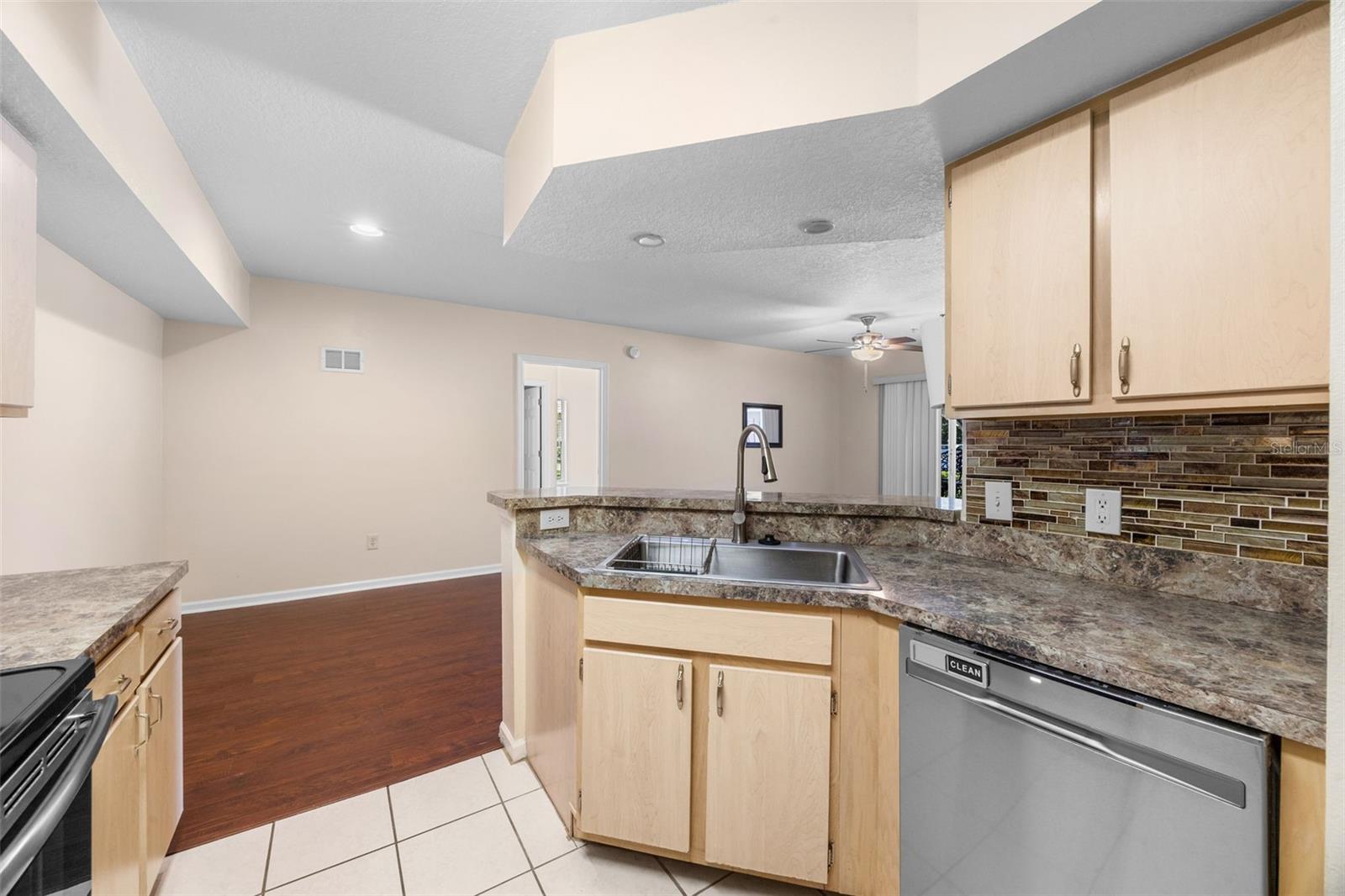 Image 13 of 34 For 12512 Crest Springs Lane 1113