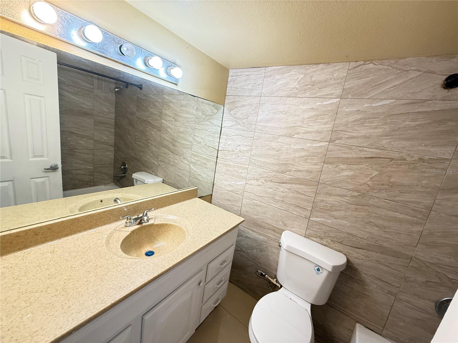 Image 13 of 27 For 807 Sky Lake Circle C