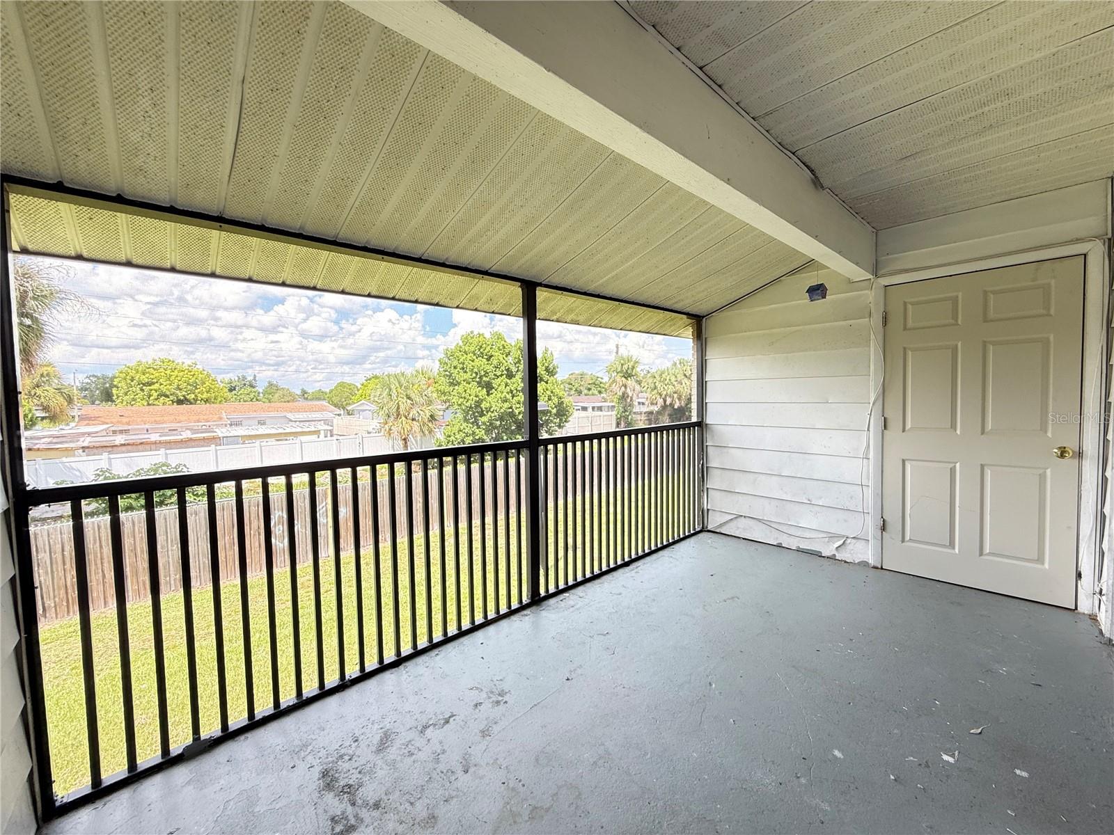 Image 18 of 27 For 807 Sky Lake Circle C