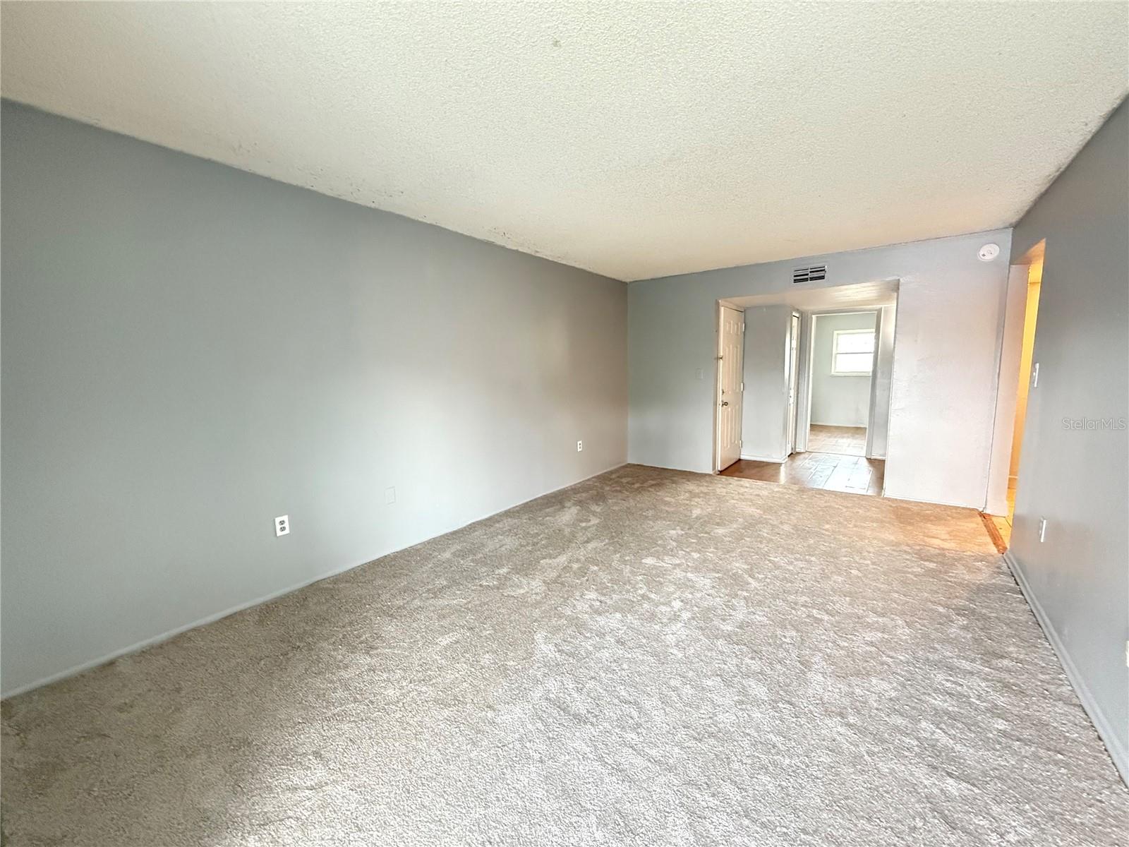 Image 21 of 27 For 807 Sky Lake Circle C