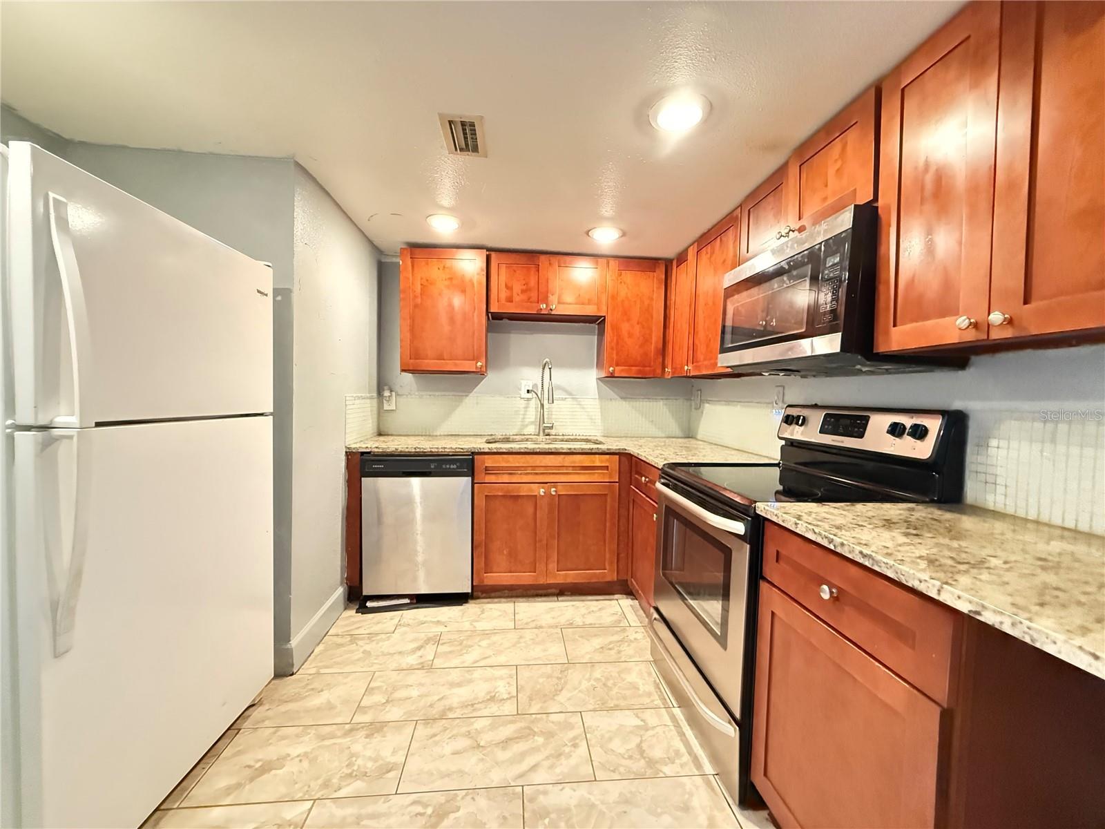 Image 3 of 27 For 807 Sky Lake Circle C