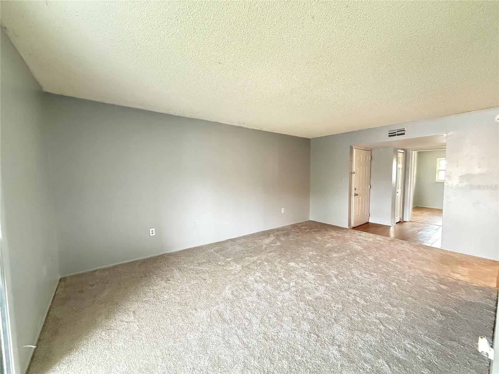 Image 5 of 27 For 807 Sky Lake Circle C