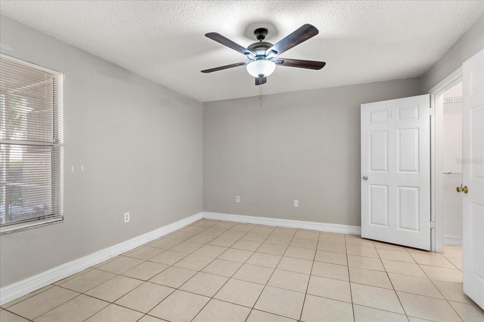 Image 16 of 26 For 976 Leeward Place 101