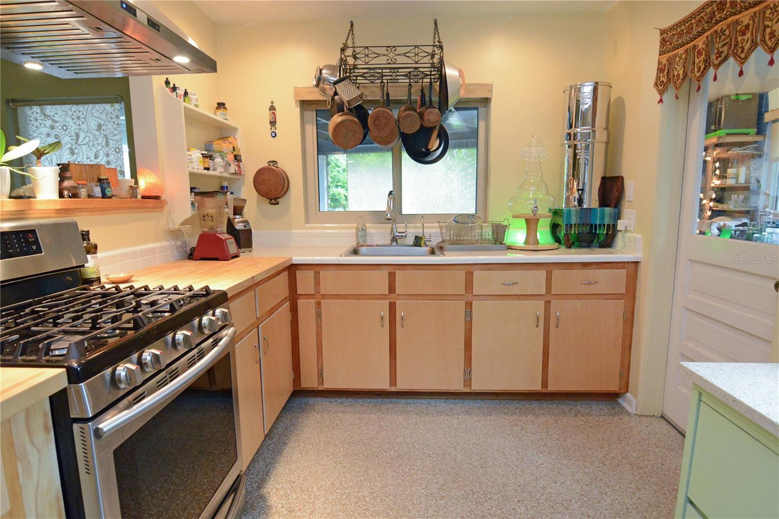 Image 21 of 53 For 2800 Zephyr Road
