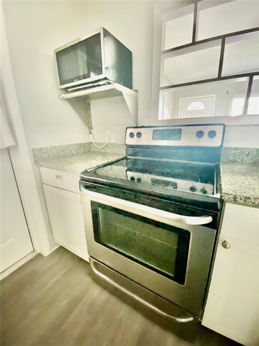 Image 11 of 18 For 2213 Vine Street