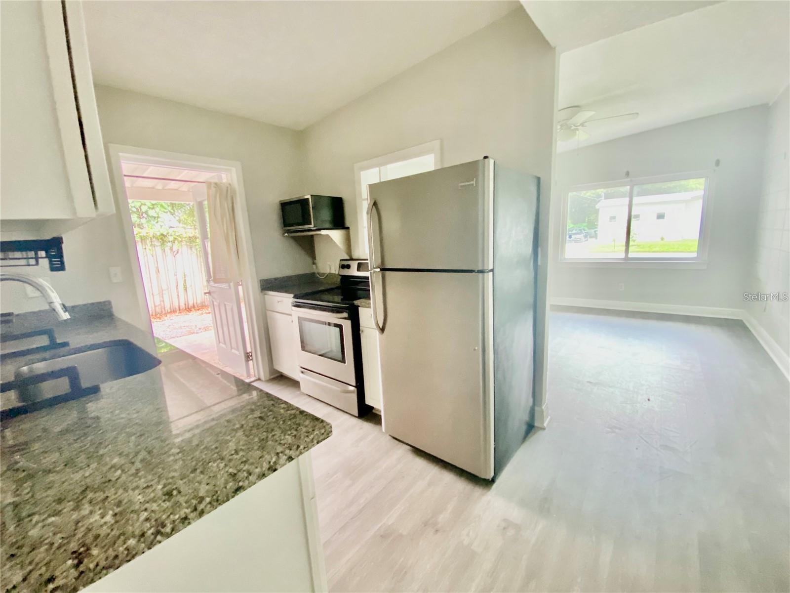 Image 6 of 18 For 2213 Vine Street
