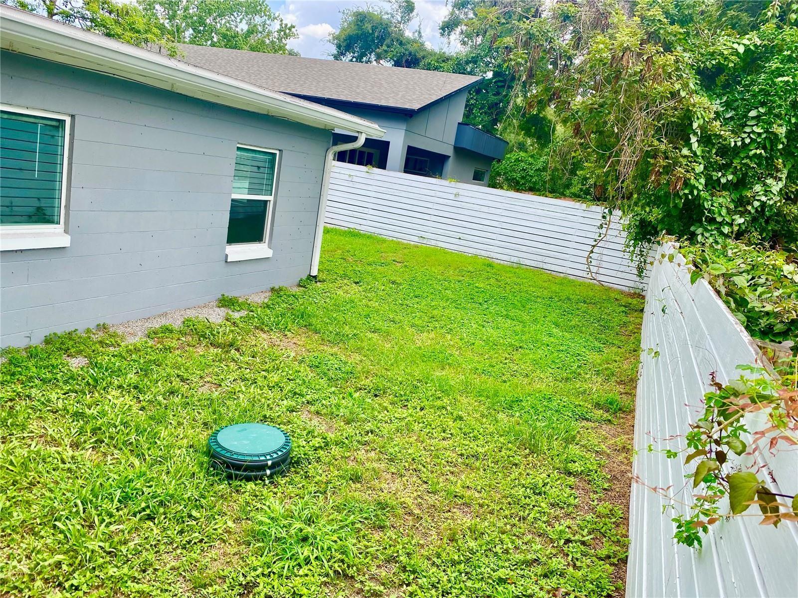 Image 7 of 18 For 2213 Vine Street