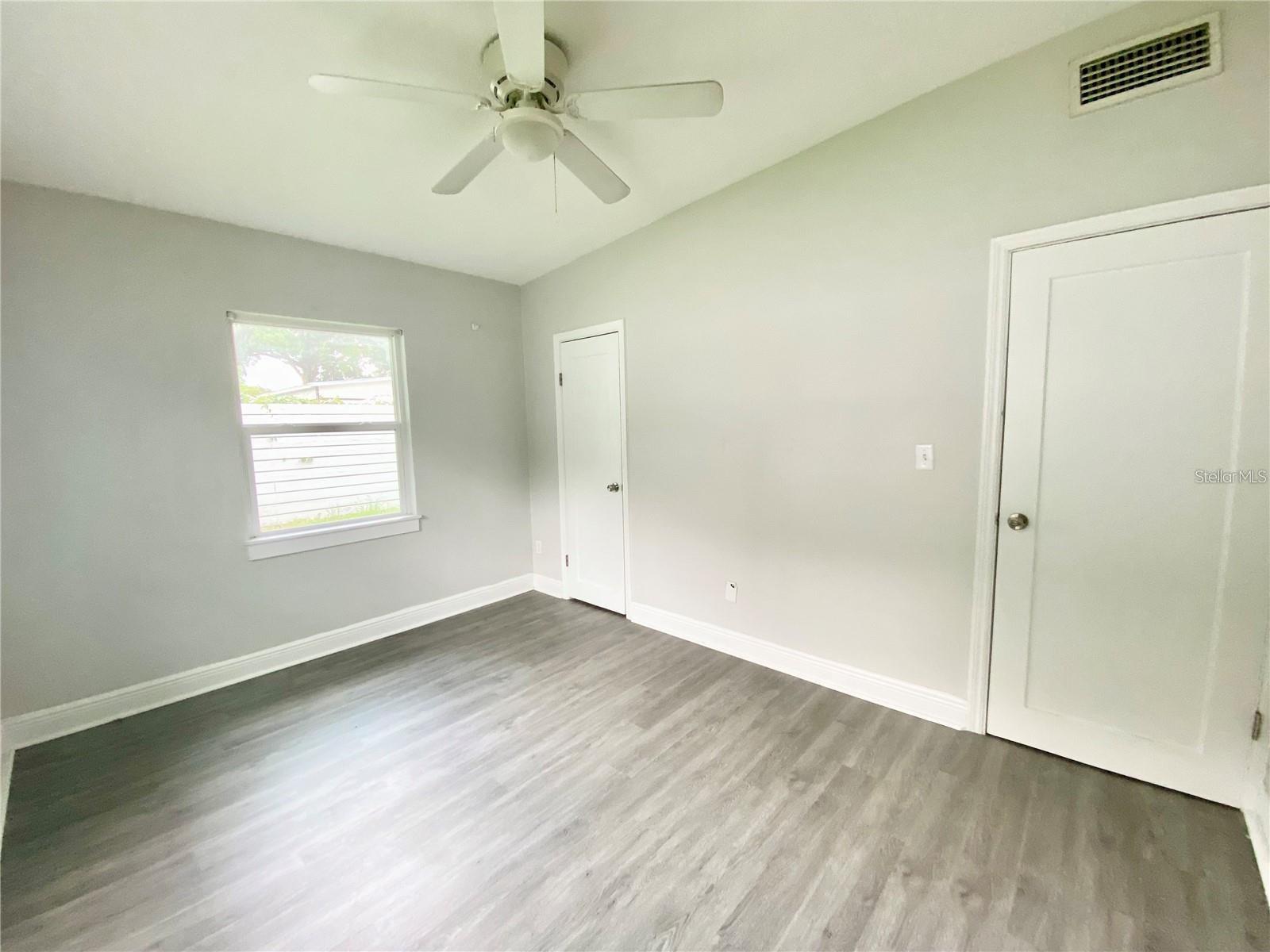 Image 9 of 18 For 2213 Vine Street