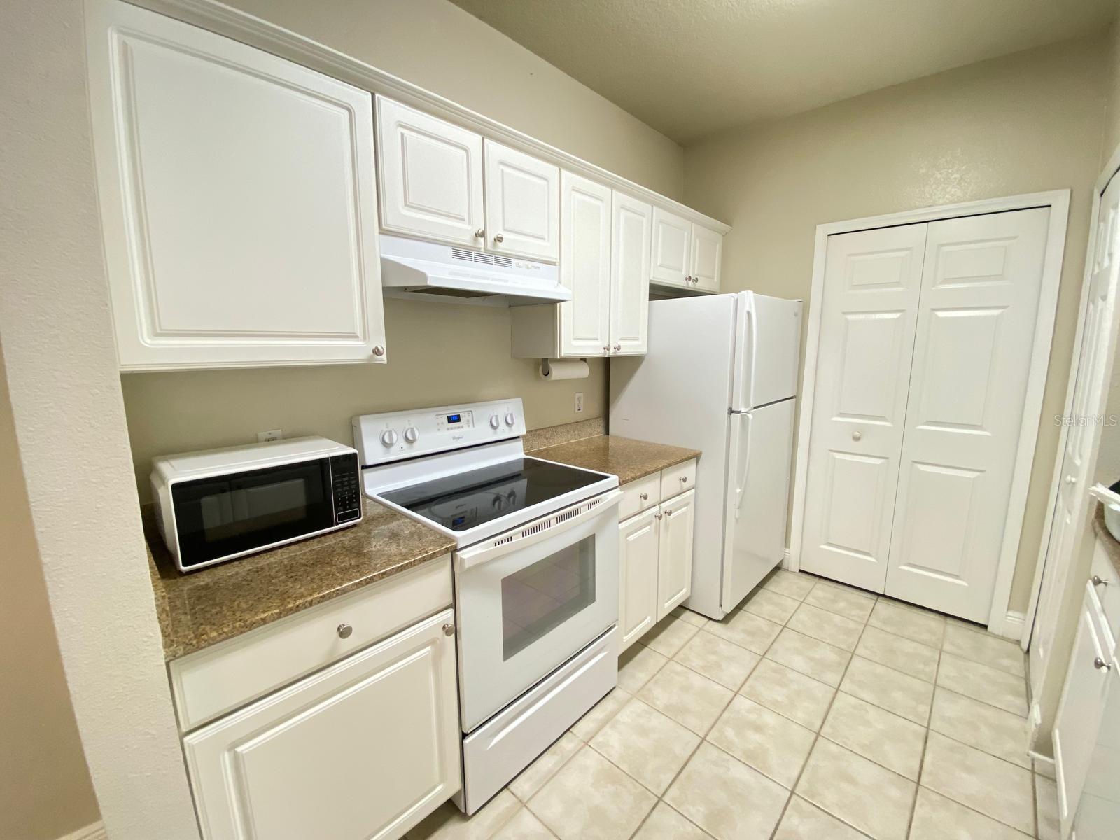 Image 7 of 29 For 130 Southern Pecan Circle 201