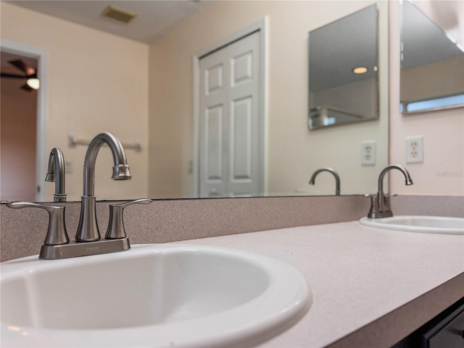 Image 18 of 43 For 10624 Creel Court