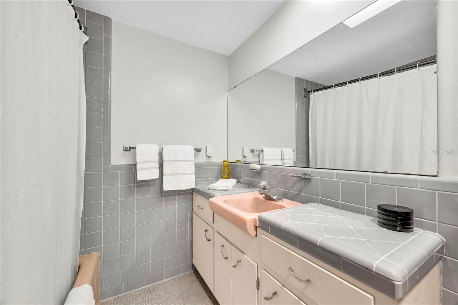 Image 13 of 25 For 311 Morse Boulevard 7-11