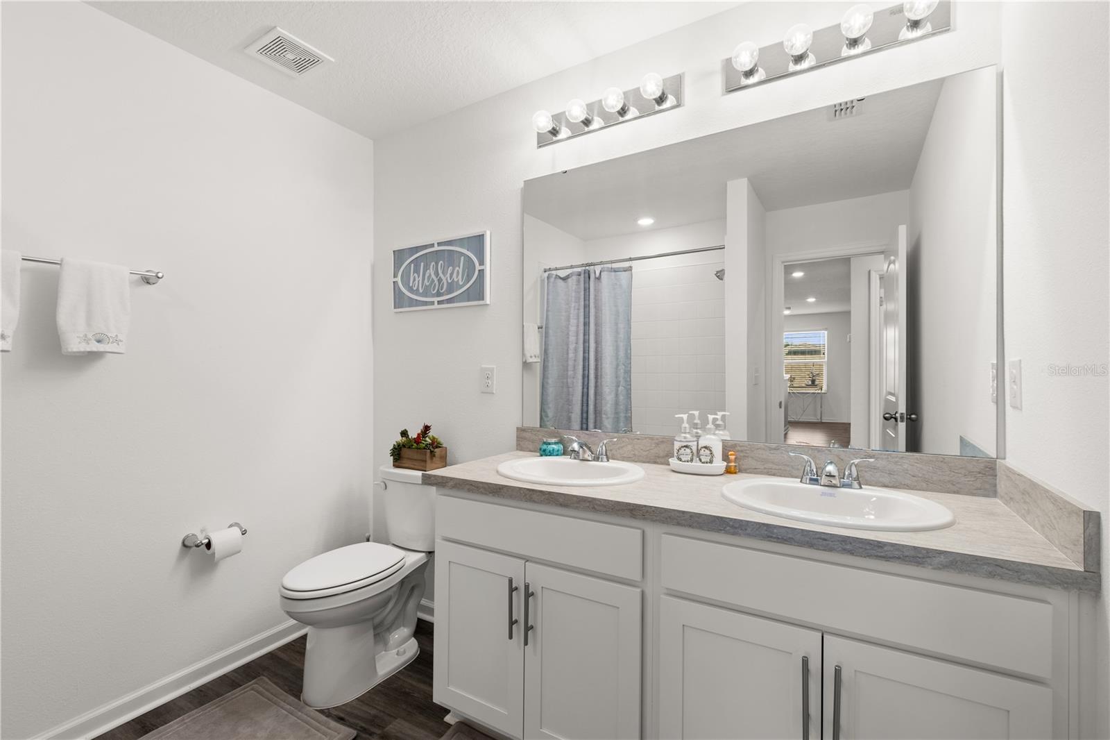 Image 31 of 37 For 1125 Mattie Pointe Boulevard