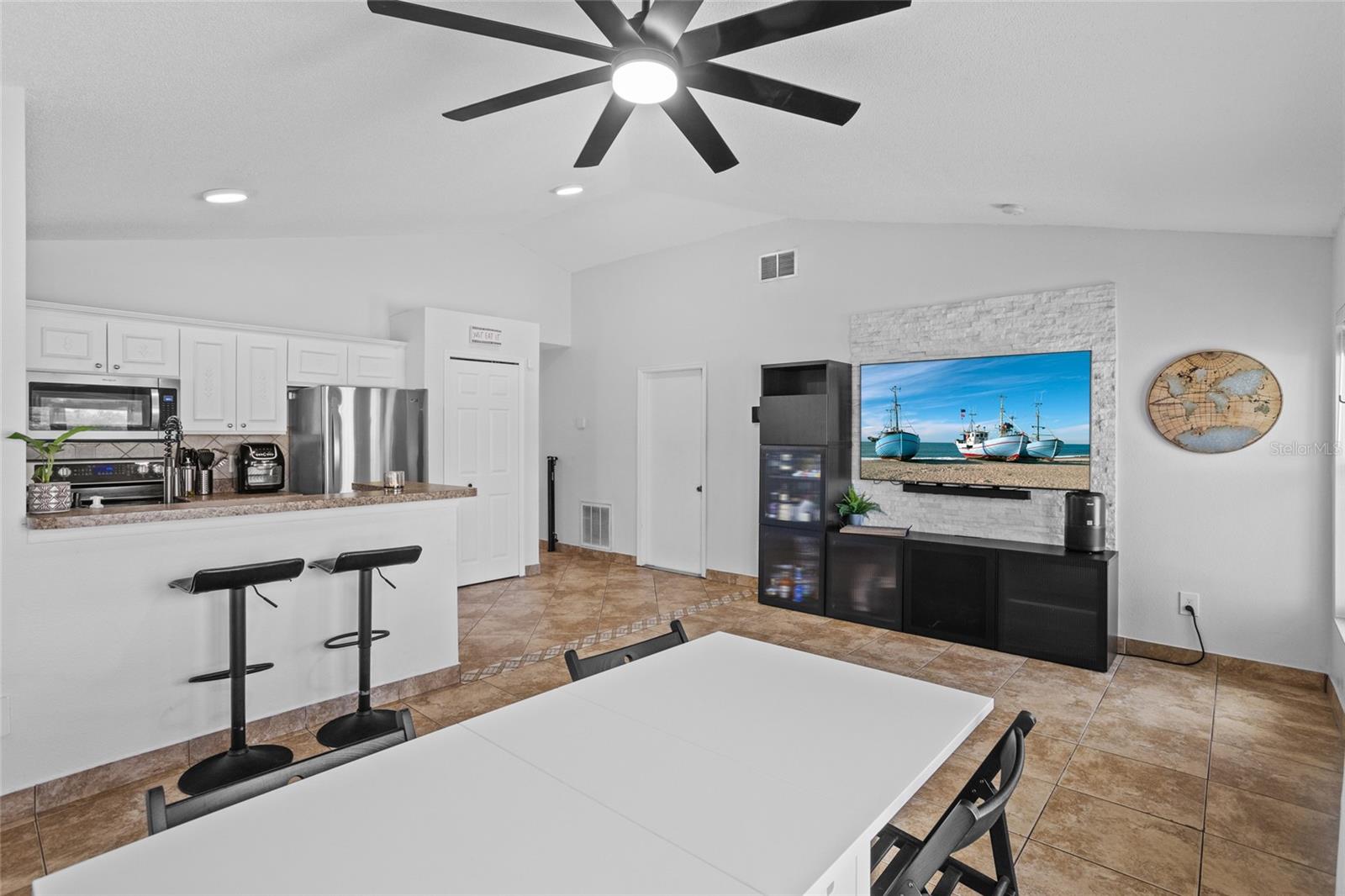 Image 4 of 16 For 2239 Santa Lucia Street