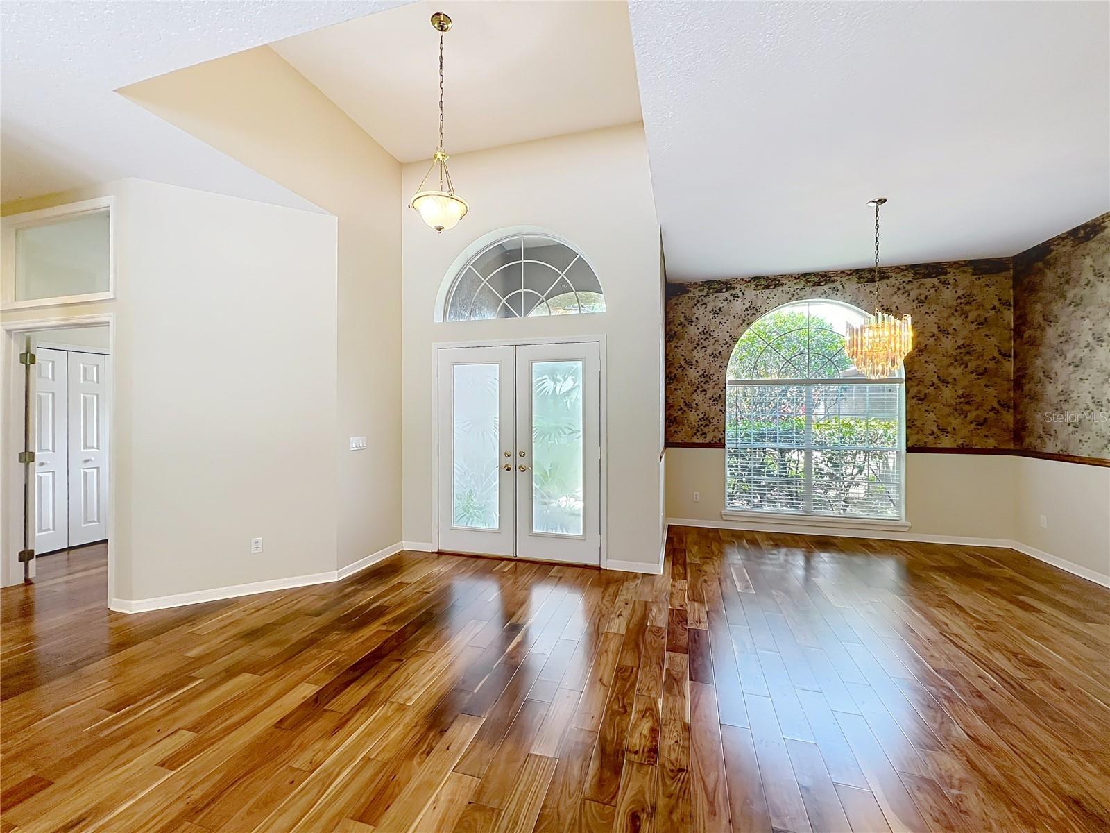 Image 5 of 60 For 1790 Carillon Park Drive