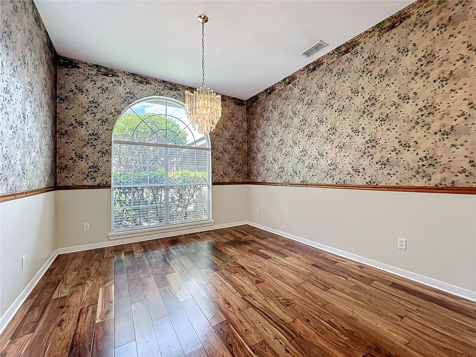 Image 6 of 60 For 1790 Carillon Park Drive