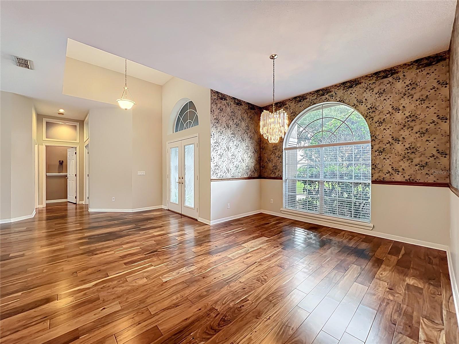 Image 8 of 60 For 1790 Carillon Park Drive