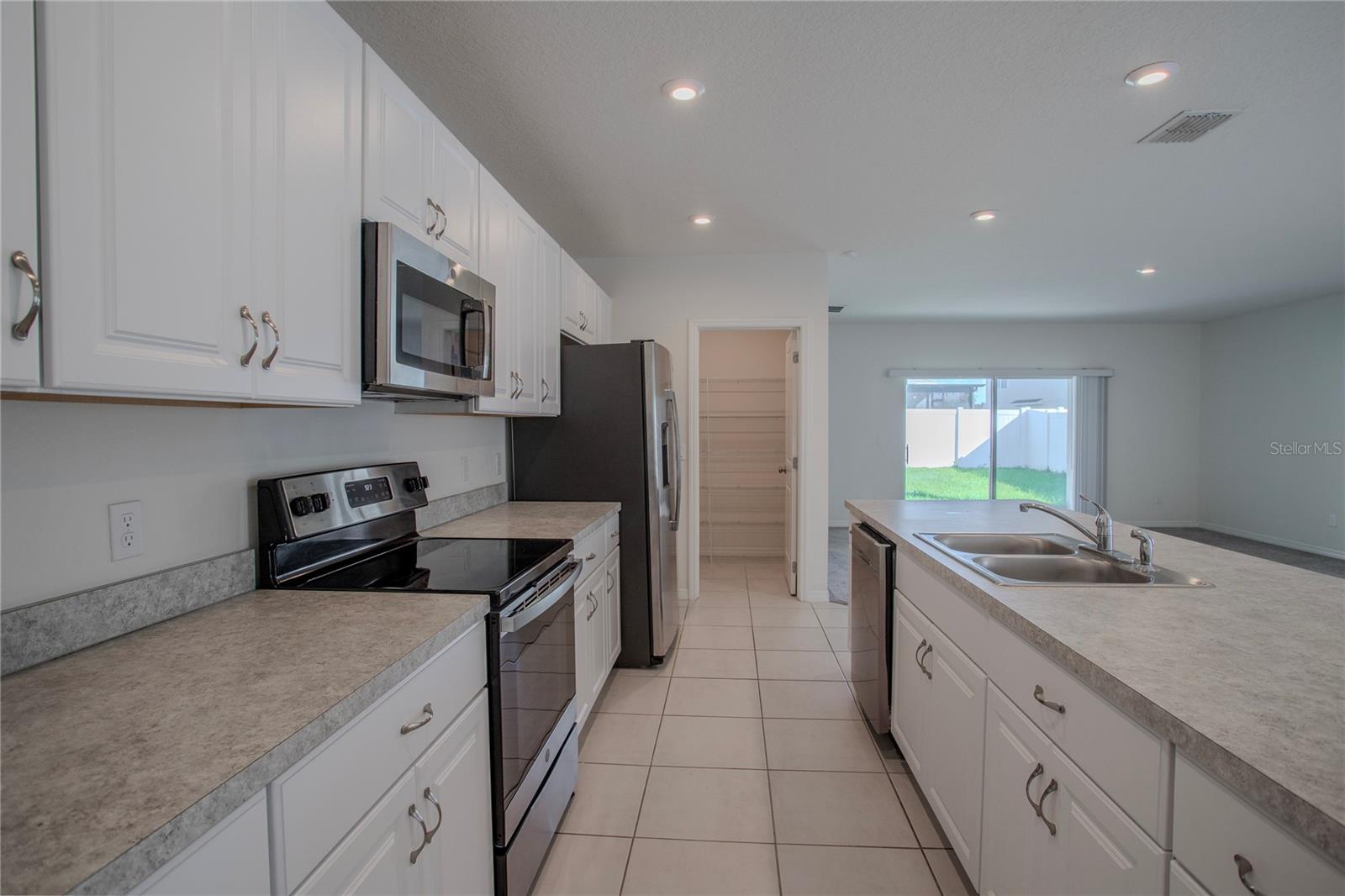 Image 17 of 50 For 3977 Fescue Street