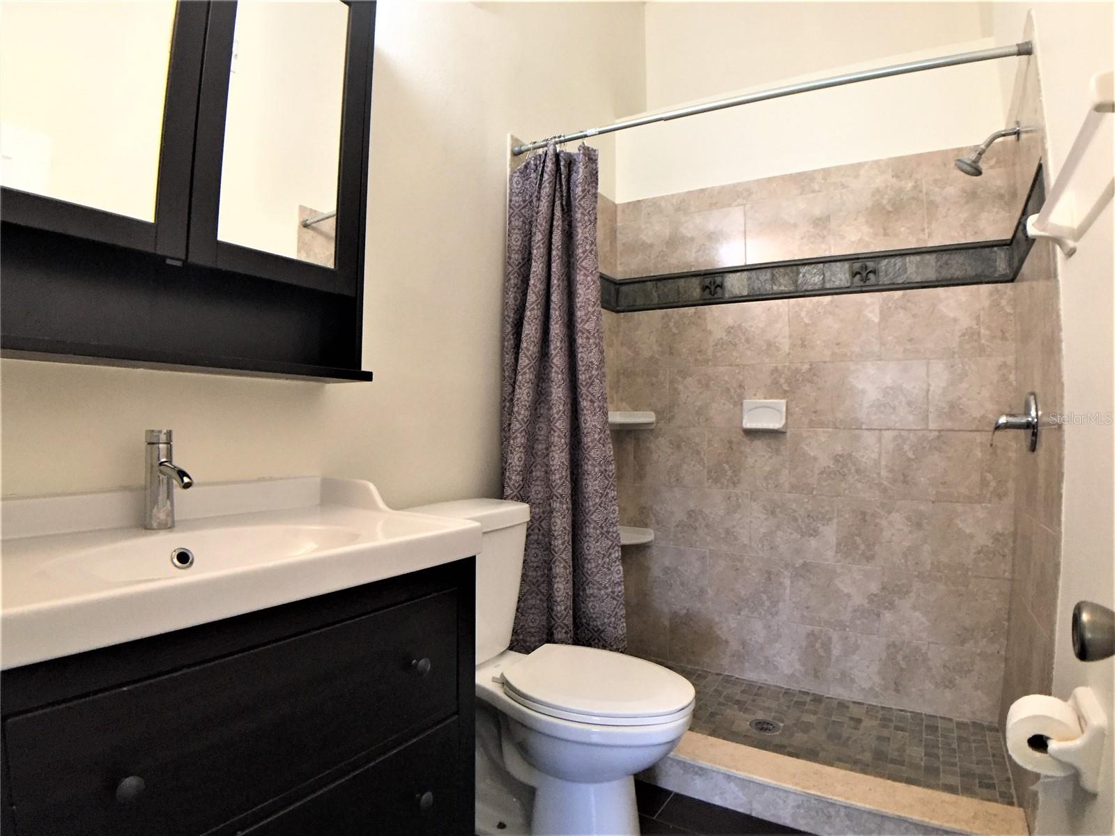 Image 17 of 20 For 949 Tillery Way 101