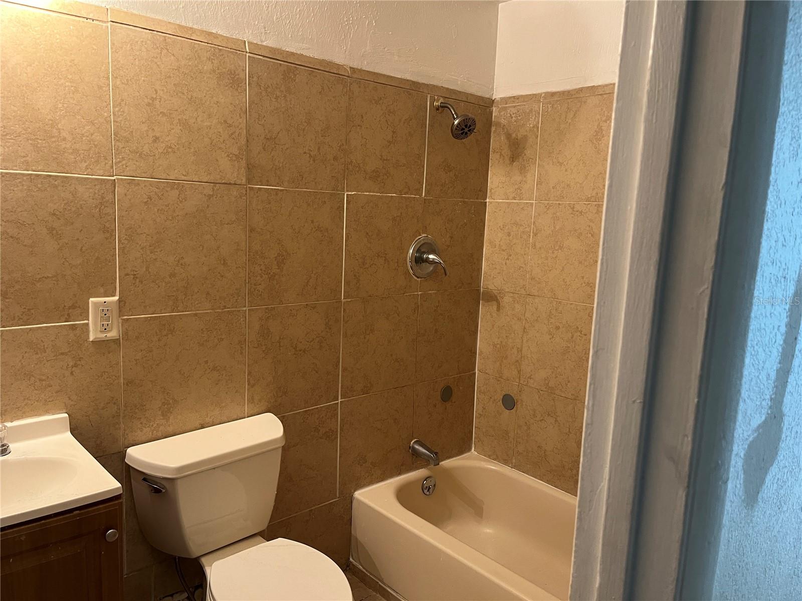 Image 17 of 21 For 605 Plum Lane