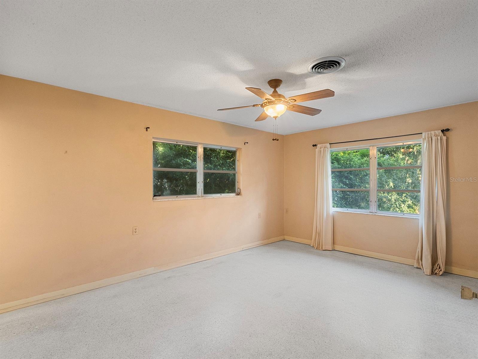 Image 4 of 33 For 2813 Timberlake Drive