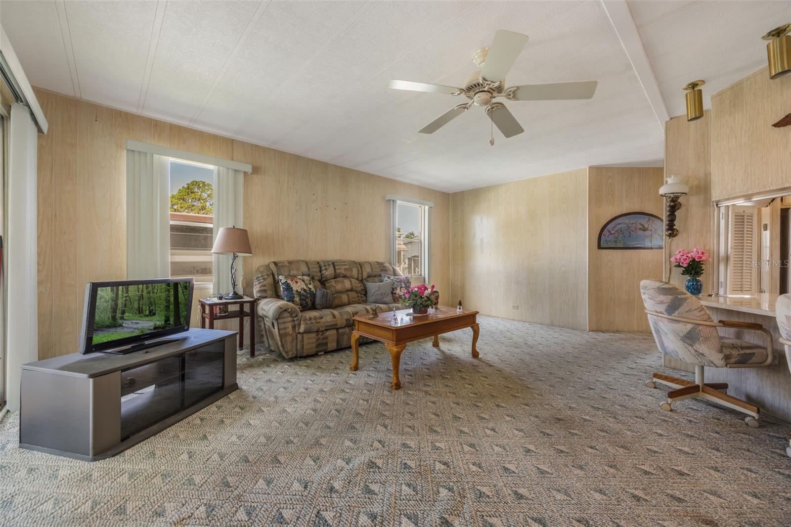 Image 16 of 49 For 208 Palm Meadows Drive