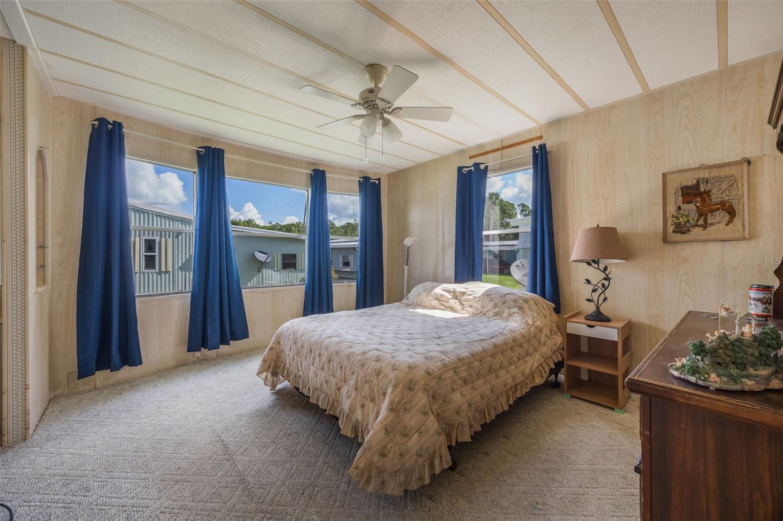 Image 18 of 49 For 208 Palm Meadows Drive