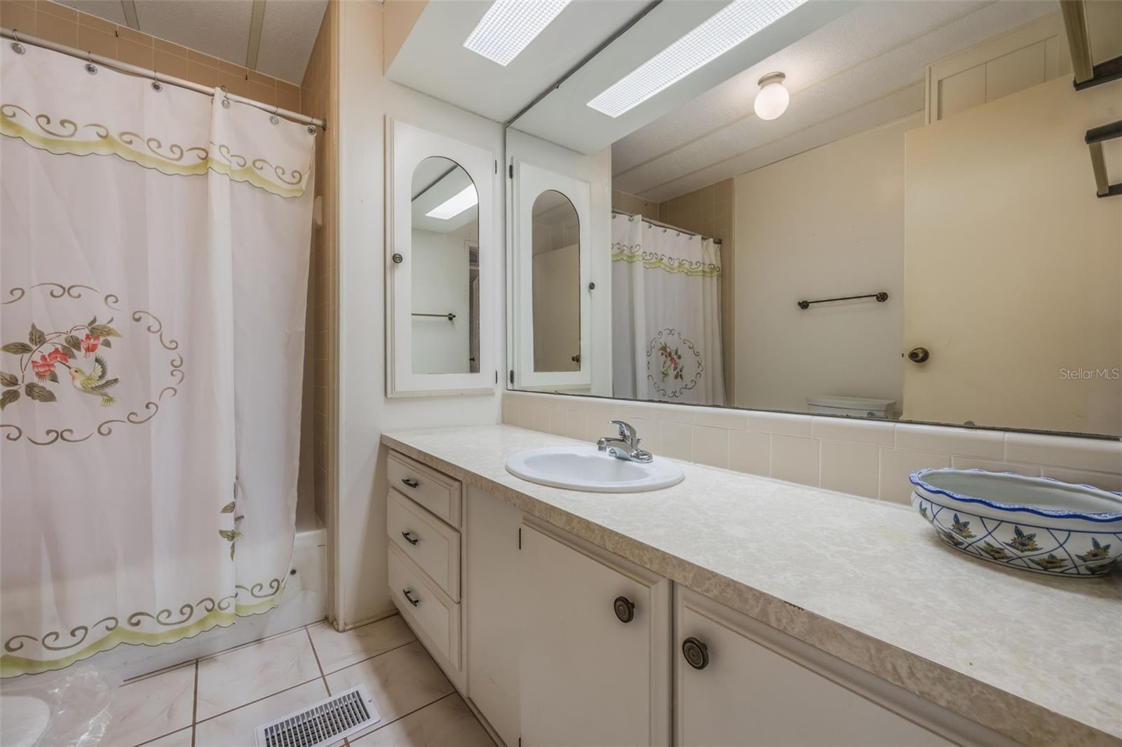Image 28 of 49 For 208 Palm Meadows Drive
