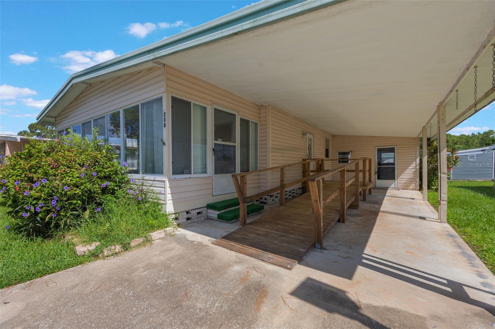 Image 4 of 49 For 208 Palm Meadows Drive