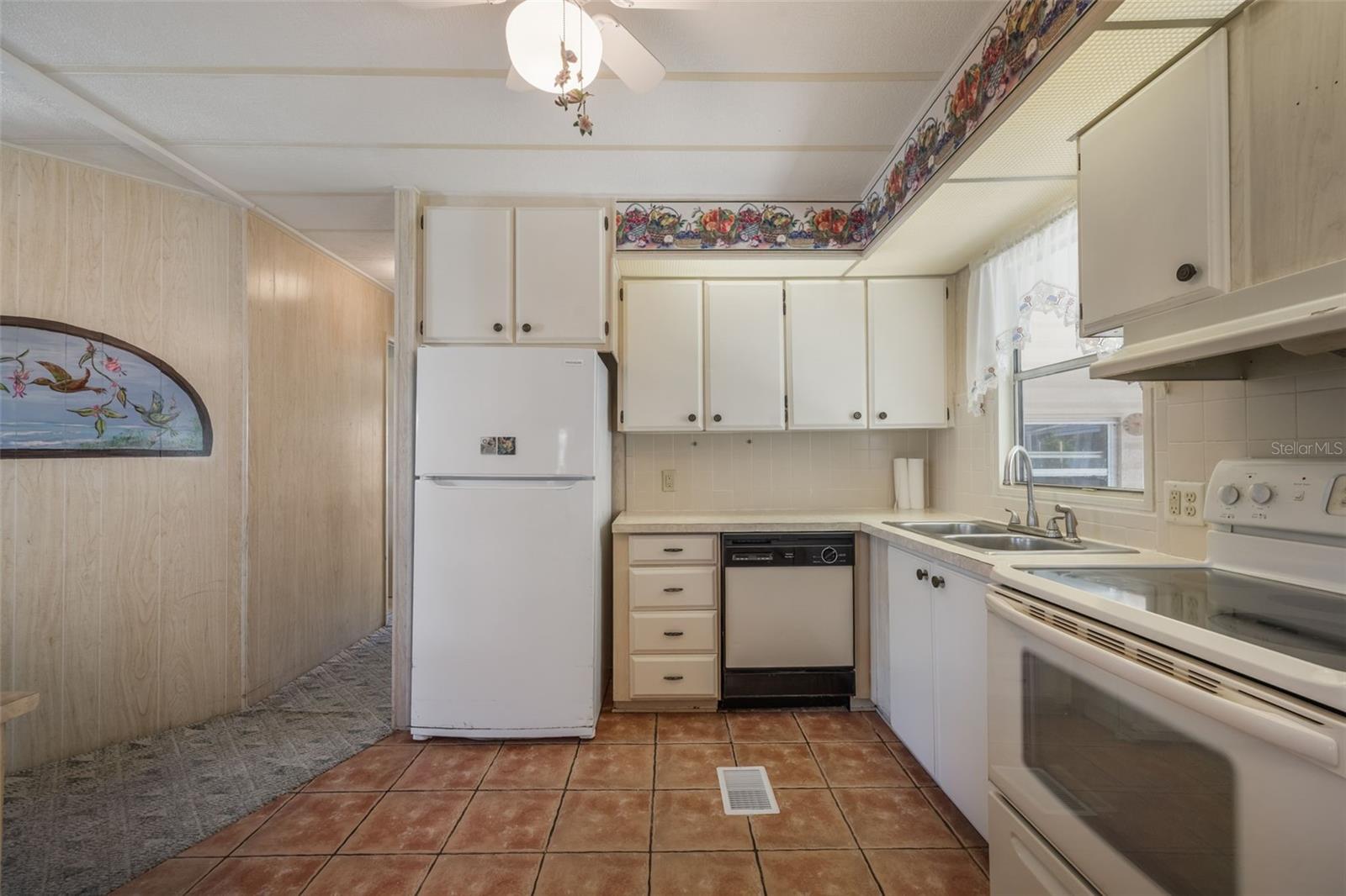 Image 7 of 49 For 208 Palm Meadows Drive