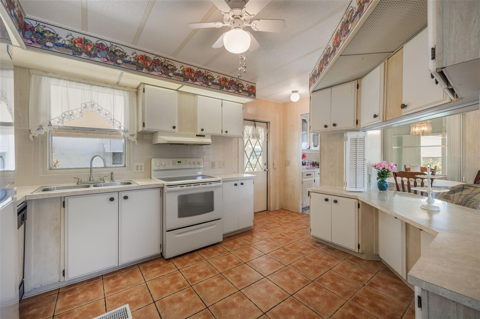 Image 9 of 49 For 208 Palm Meadows Drive