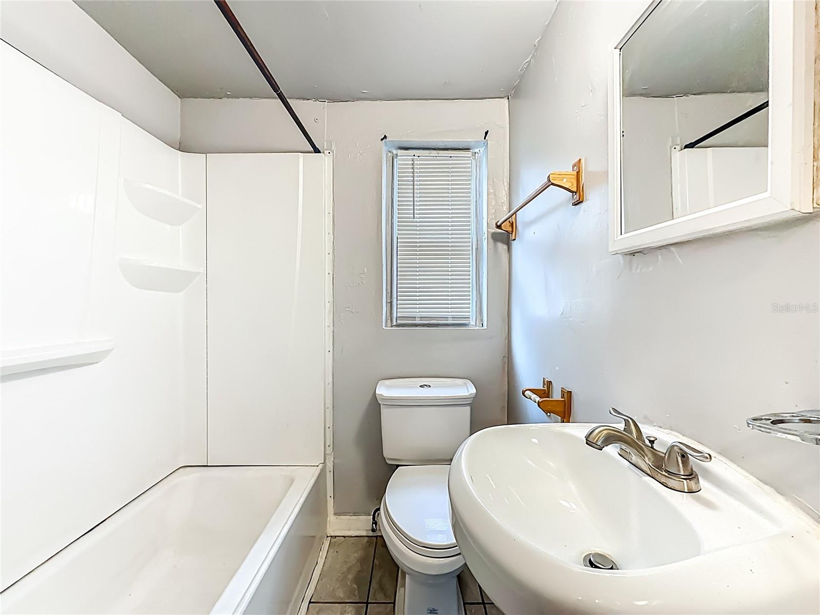 Image 12 of 22 For 1546 Ella Street