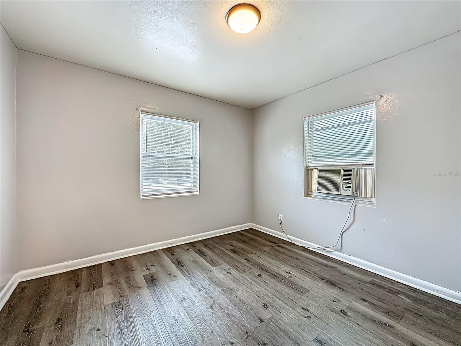 Image 18 of 22 For 1546 Ella Street