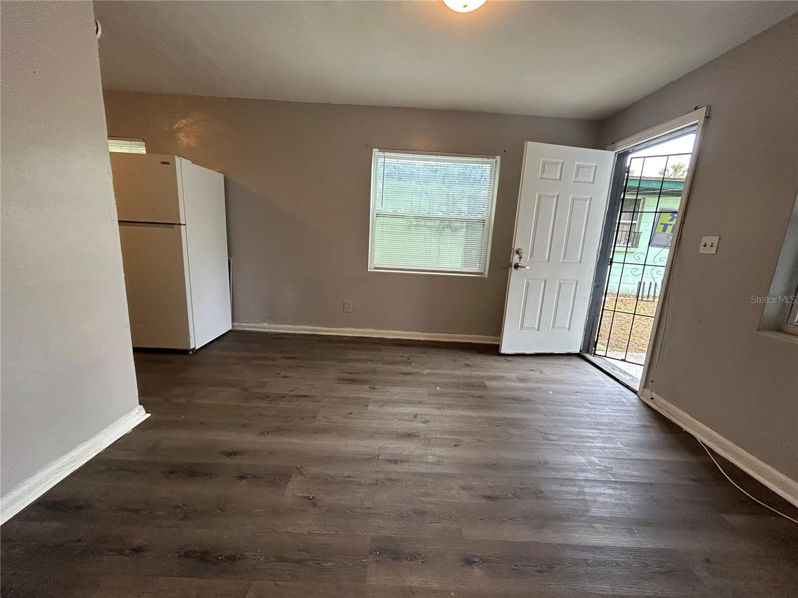 Image 4 of 22 For 1546 Ella Street