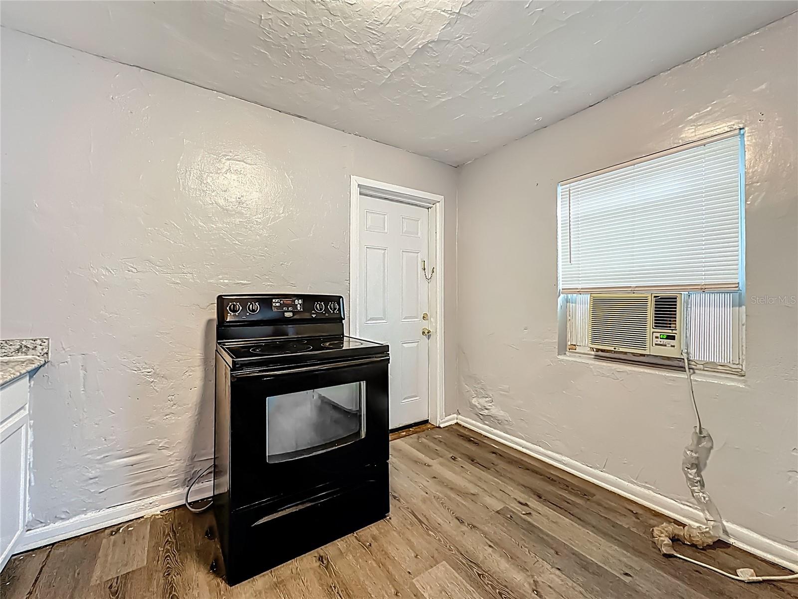 Image 8 of 22 For 1546 Ella Street