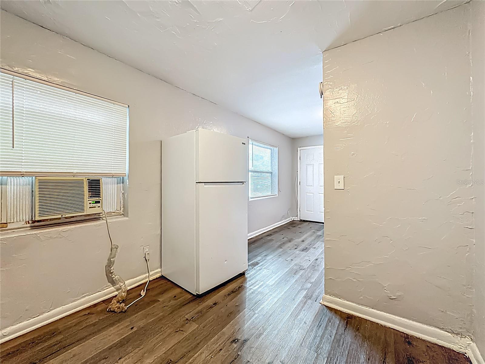 Image 9 of 22 For 1546 Ella Street